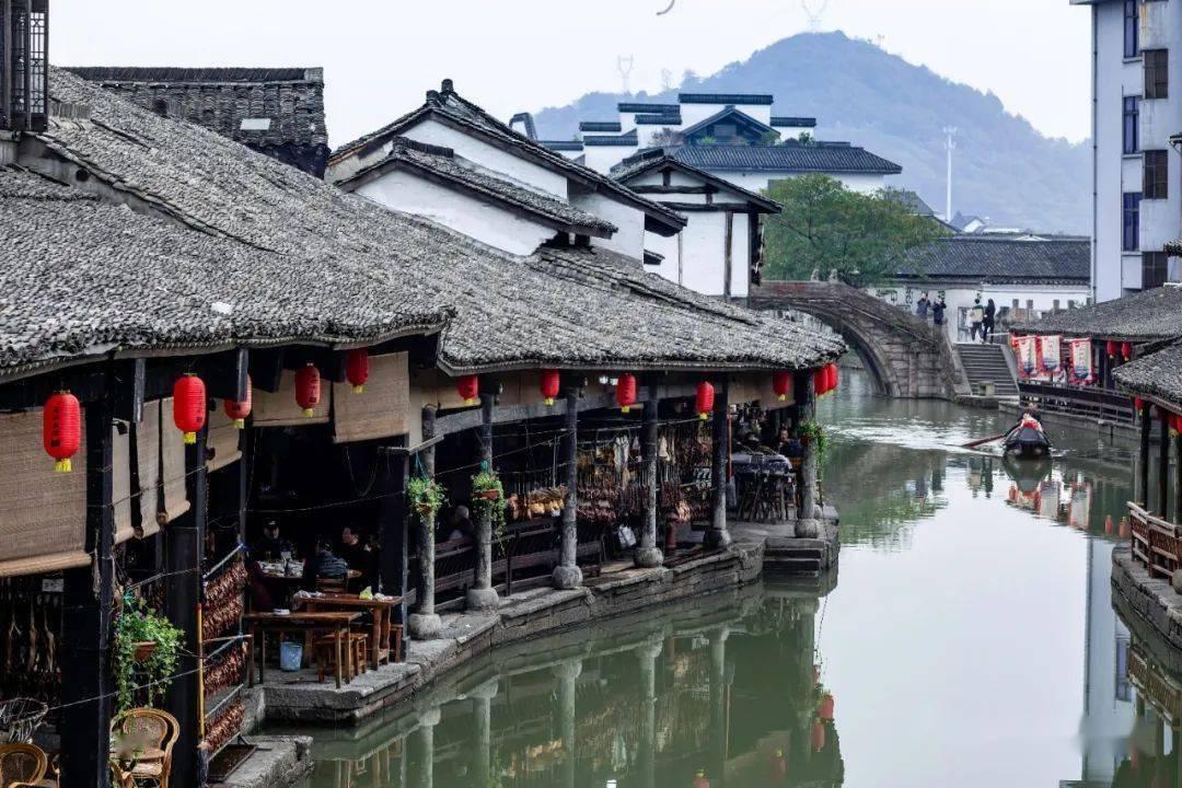 逃离可爱村落
